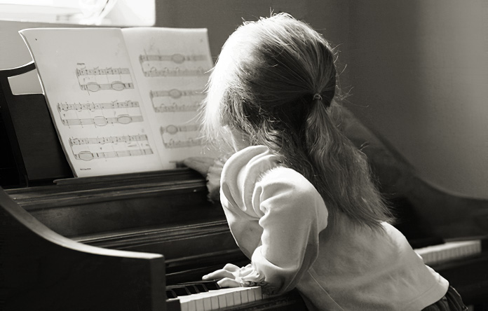 С восторгом, но без таланта: как нас в детстве учили музыке