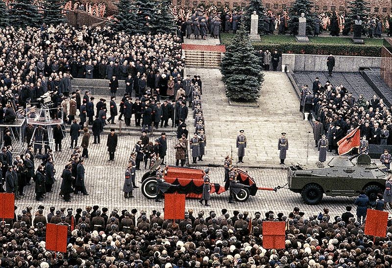 И был таков: 203 истории про смерть вождей