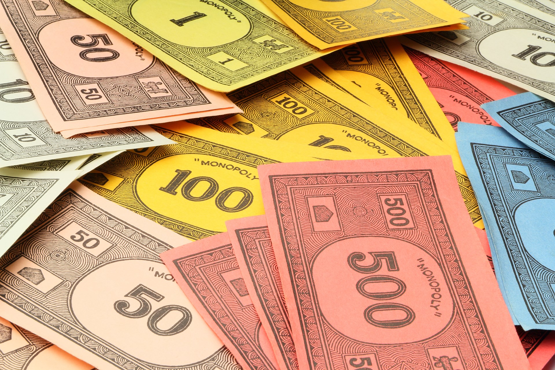 «Может ли человек вот так изогнуться?»: 23 истории о заработках в 90-е